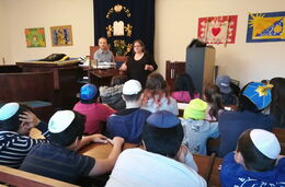 Drei-Religionen-Projekt mit der Schulsozialarbeit - Besuch der Synagoge Drei-Religionen-Projekt mit der Schulsozialarbeit - Besuch der Synagoge