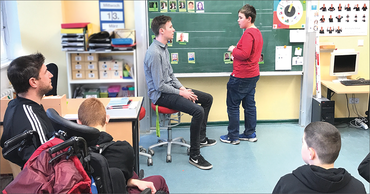 Berufsbegleitende Teilzeitausbildung als Erzieher*in bei tandem BTL Erzieher in Ausbildung in Lernsituation im Klassenzimmer